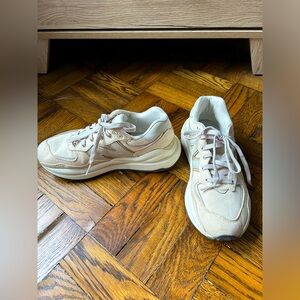 New Balance 5740 (57/40) Beige & White Sneakers